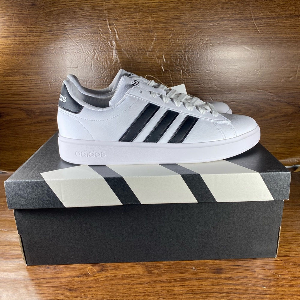 Adidas Women’s Shoe Size 9 New